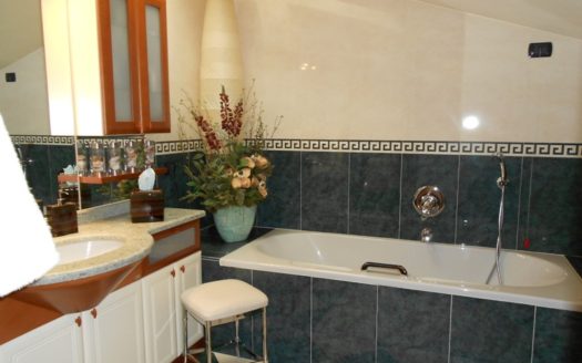 On sale apartment on two levels