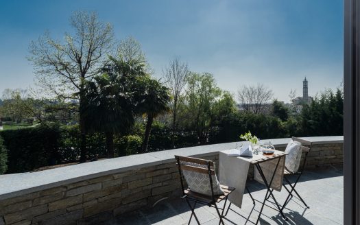 Wonderful single villa for sale in Merate.