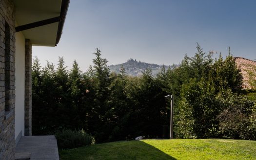 Wonderful single villa for sale in Merate.