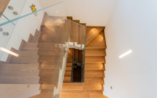 Wonderful single villa for sale in Merate.