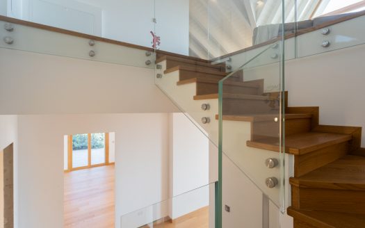 Wonderful single villa for sale in Merate.