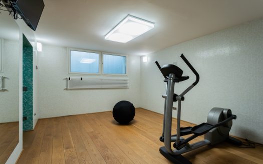 Wonderful single villa for sale in Merate.