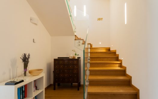 Wonderful single villa for sale in Merate.