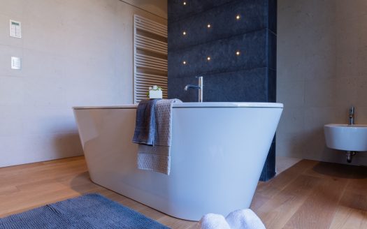 Wonderful single villa for sale in Merate.