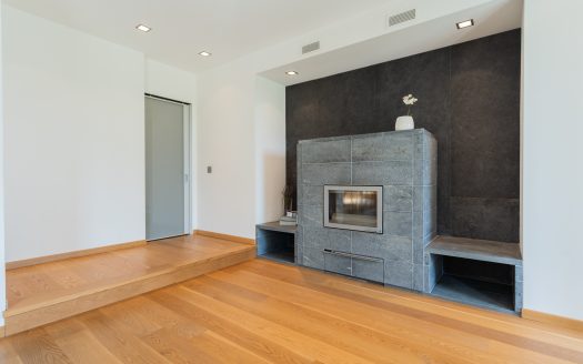 Wonderful single villa for sale in Merate.