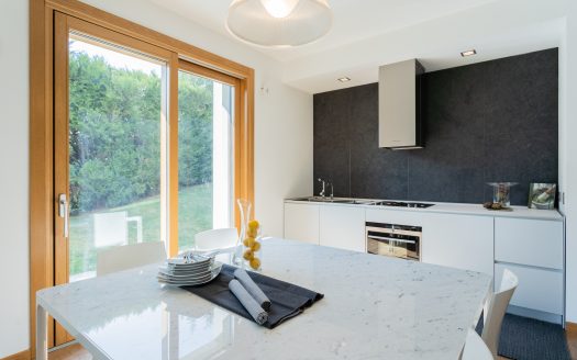 Wonderful single villa for sale in Merate.