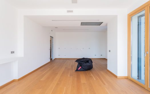 Wonderful single villa for sale in Merate.