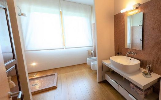 Villa with swimming pool for sale in Lesmo