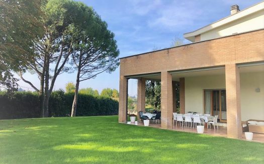Villa with swimming pool for sale in Lesmo