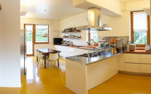 Villa with swimming pool for sale in Lesmo