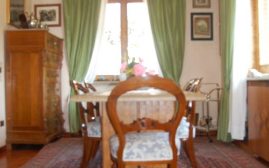 Arcore villa with pool and large garden.