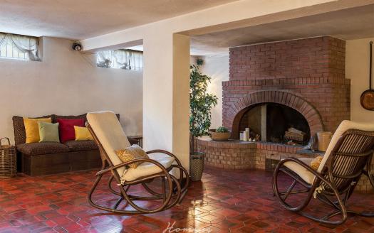 Casatenovo, Ampia Villa in Vendita con Possibilità di Ristrutturazione Inclusa