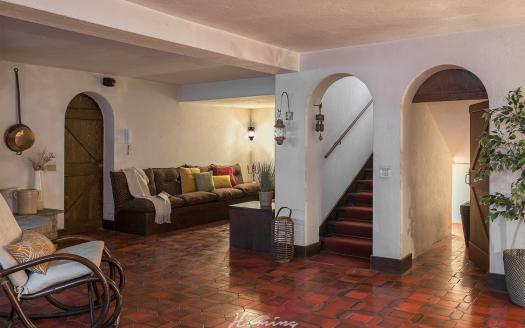 Casatenovo, Ampia Villa in Vendita con Possibilità di Ristrutturazione Inclusa