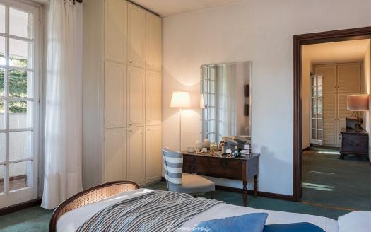 Casatenovo, Ampia Villa in Vendita con Possibilità di Ristrutturazione Inclusa