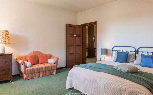 Casatenovo, Ampia Villa in Vendita con Possibilità di Ristrutturazione Inclusa