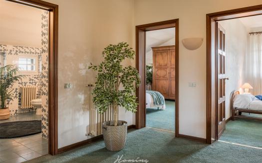 Casatenovo, Ampia Villa in Vendita con Possibilità di Ristrutturazione Inclusa