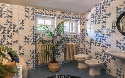 Casatenovo, Ampia Villa in Vendita con Possibilità di Ristrutturazione Inclusa