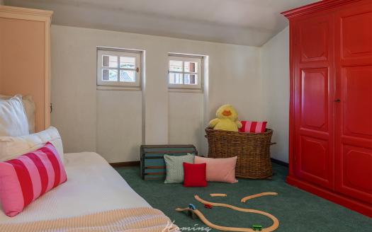 Casatenovo, Ampia Villa in Vendita con Possibilità di Ristrutturazione Inclusa