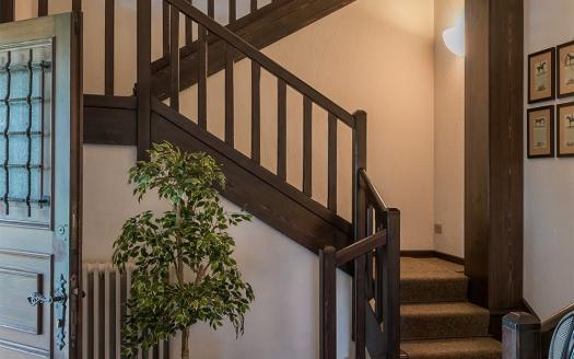 Casatenovo, Ampia Villa in Vendita con Possibilità di Ristrutturazione Inclusa