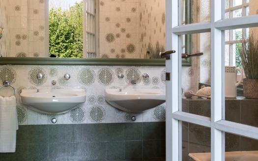 Casatenovo, Ampia Villa in Vendita con Possibilità di Ristrutturazione Inclusa