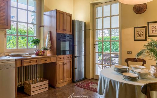 Casatenovo, Ampia Villa in Vendita con Possibilità di Ristrutturazione Inclusa