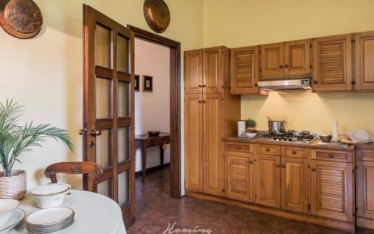 Casatenovo, Ampia Villa in Vendita con Possibilità di Ristrutturazione Inclusa