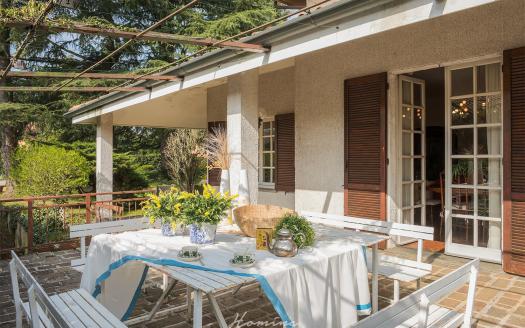 Casatenovo, Ampia Villa in Vendita con Possibilità di Ristrutturazione Inclusa