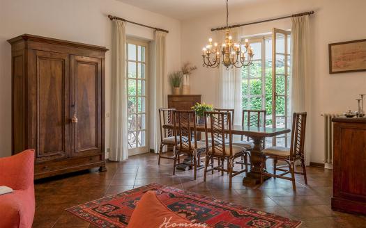 Casatenovo, Ampia Villa in Vendita con Possibilità di Ristrutturazione Inclusa