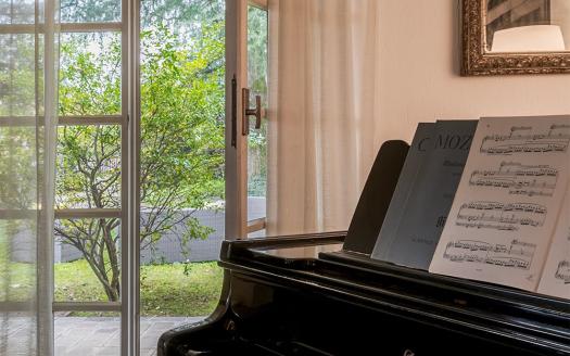 Casatenovo, Ampia Villa in Vendita con Possibilità di Ristrutturazione Inclusa