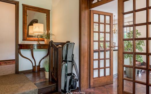 Casatenovo, Ampia Villa in Vendita con Possibilità di Ristrutturazione Inclusa