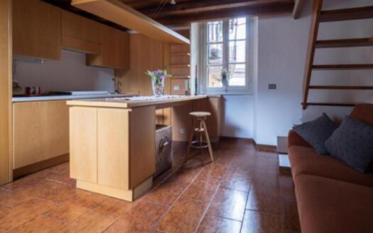 Investimento Immobiliare a Cernobbio: Monolocale Ideale per Affitti Turistici sul Lago di Como