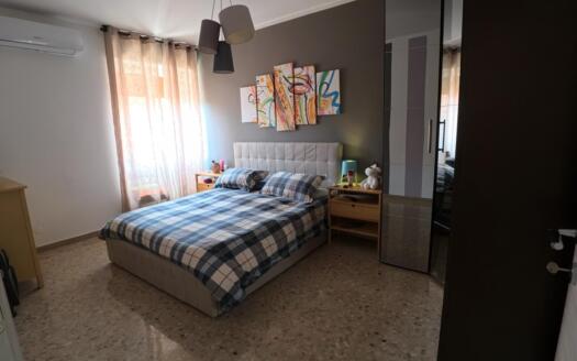 Trilocale ristrutturato a Lecco: comfort e posizione strategica