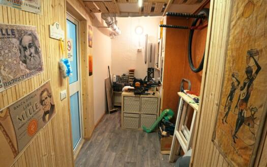 Trilocale ristrutturato a Lecco: comfort e posizione strategica