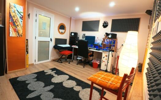 Trilocale ristrutturato a Lecco: comfort e posizione strategica