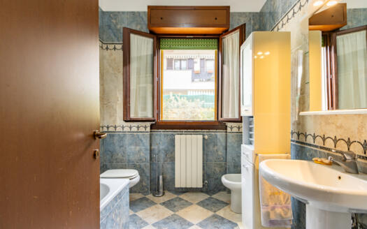 Quadrilocale con taverna e spazi esterni a Roncello