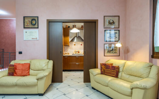 Quadrilocale con taverna e spazi esterni a Roncello