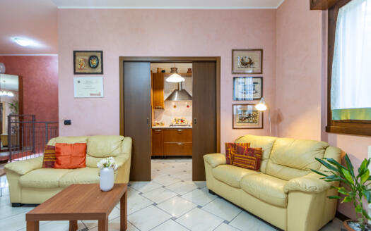 Quadrilocale con taverna e spazi esterni a Roncello