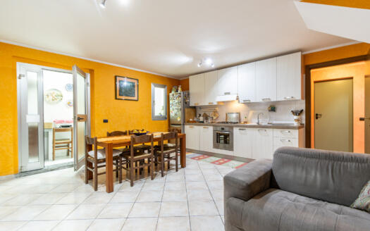 Quadrilocale con taverna e spazi esterni a Roncello