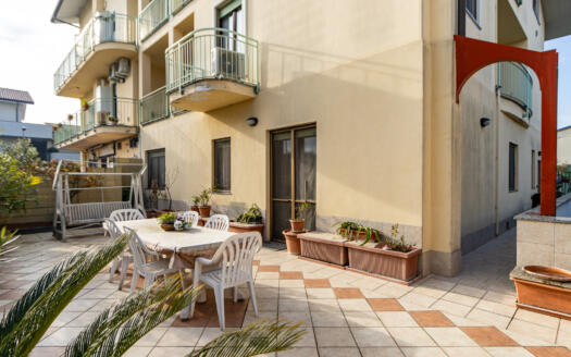 Quadrilocale con taverna e spazi esterni a Roncello