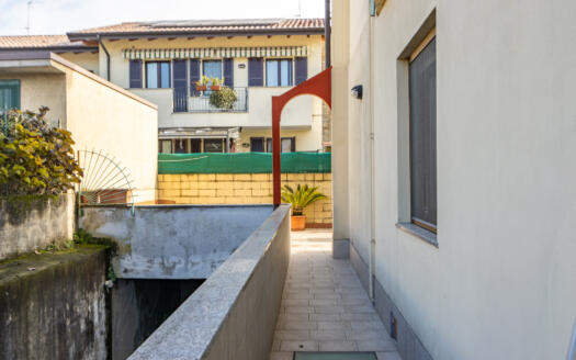 Quadrilocale con taverna e spazi esterni a Roncello