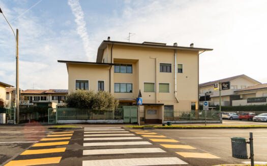 Quadrilocale con taverna e spazi esterni a Roncello