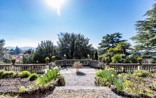 Villa di Prestigio in Vendita vicino a Como