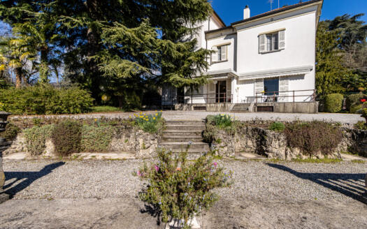 Villa di Prestigio in Vendita vicino a Como