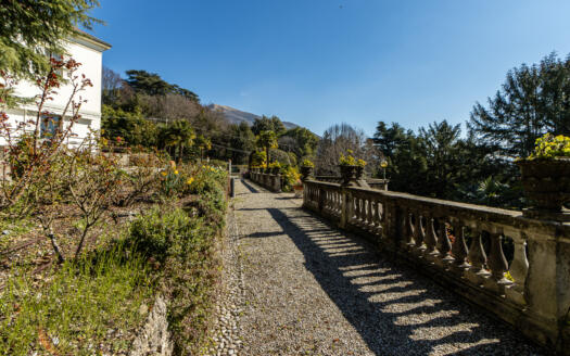 Villa di Prestigio in Vendita vicino a Como