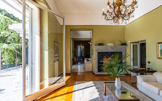 Villa di Prestigio in Vendita vicino a Como