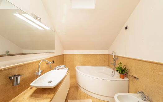 Attico di Prestigio in Vendita a Monza