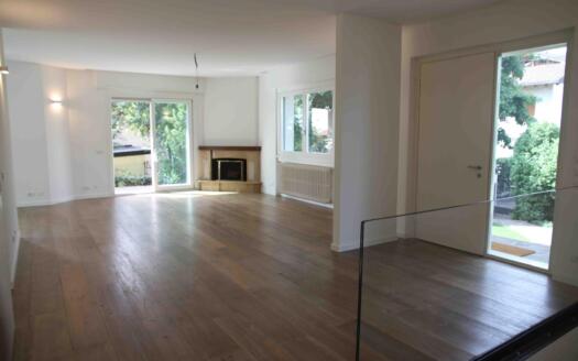 Villa indipendente in affitto a Usmate