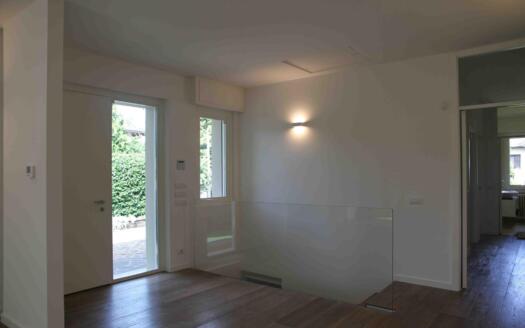 Villa indipendente in affitto a Usmate