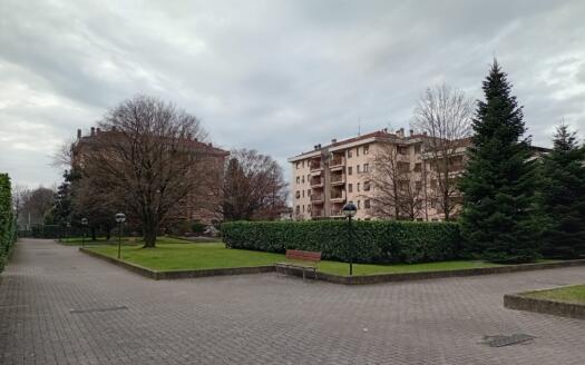 Attico in affitto ad Arcore, su due livelli con terrazzi e ascensore privato, in residence signorile