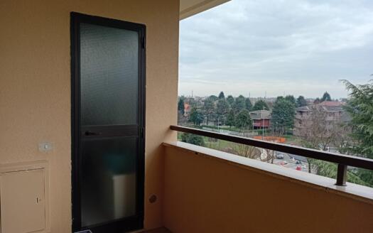 Attico in affitto ad Arcore, su due livelli con terrazzi e ascensore privato, in residence signorile
